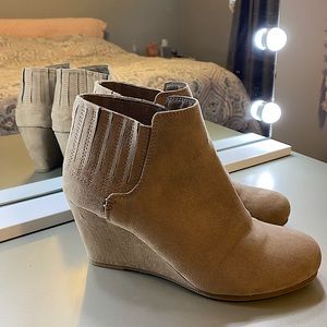 Dolce vita size 6.5 booties